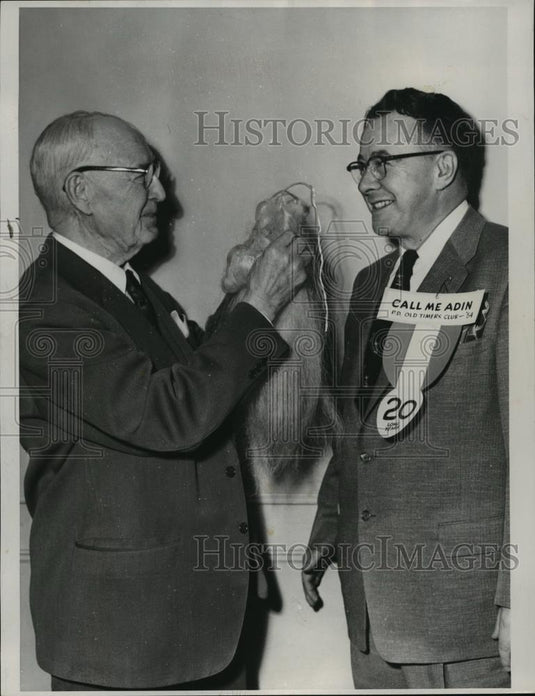 1954 Press Photo H.D. Ashby oldest member of "Old Timer Club" and Alin C. Rider - Historic Images
