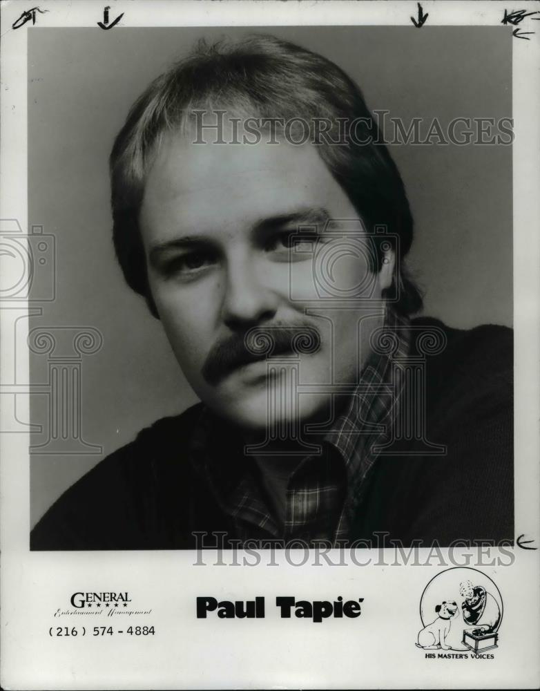 1985 Press Photo Voice over actor Paul Tapie&#39; - cvb67927 - Historic Images