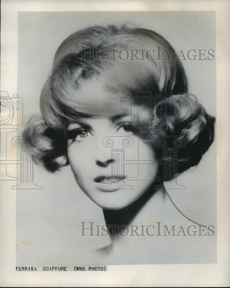 1961 Press Photo Coiffure of Paris model brings out the &quot;Eve&quot; in her. - Historic Images
