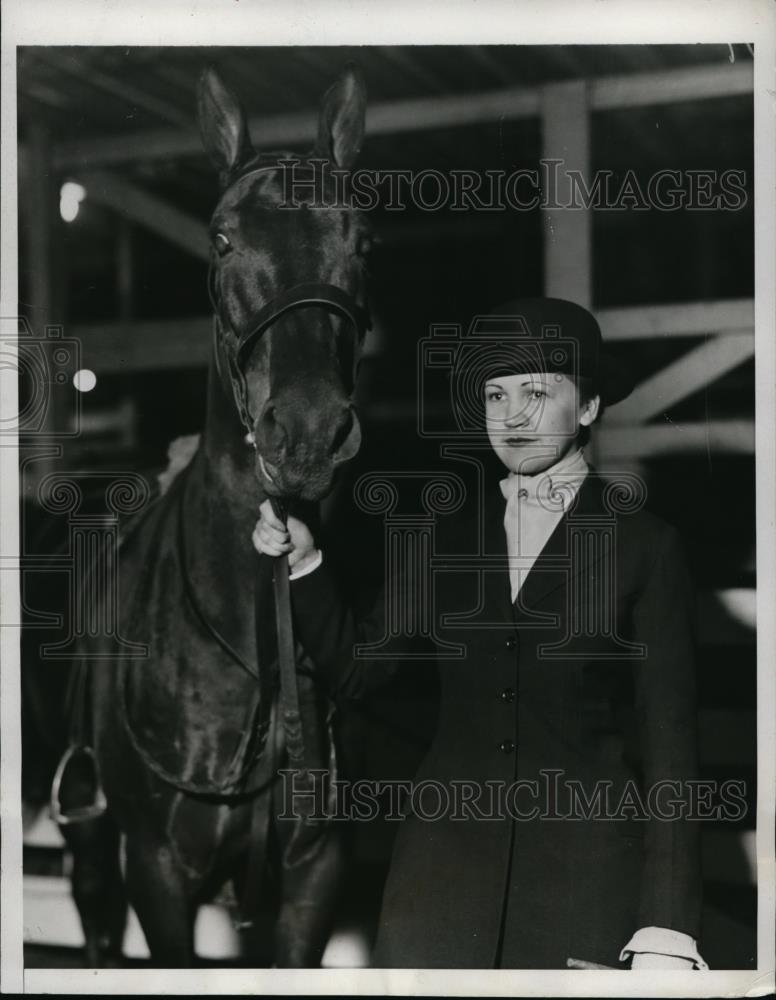 1933 Press Photo New York Marjorie Hocking at Brooklyn Horse Show NYC - Historic Images