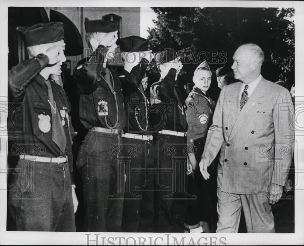 1953 Press Photo President Eisenhower Inspects Colorado Boy Scout Troop - Historic Images