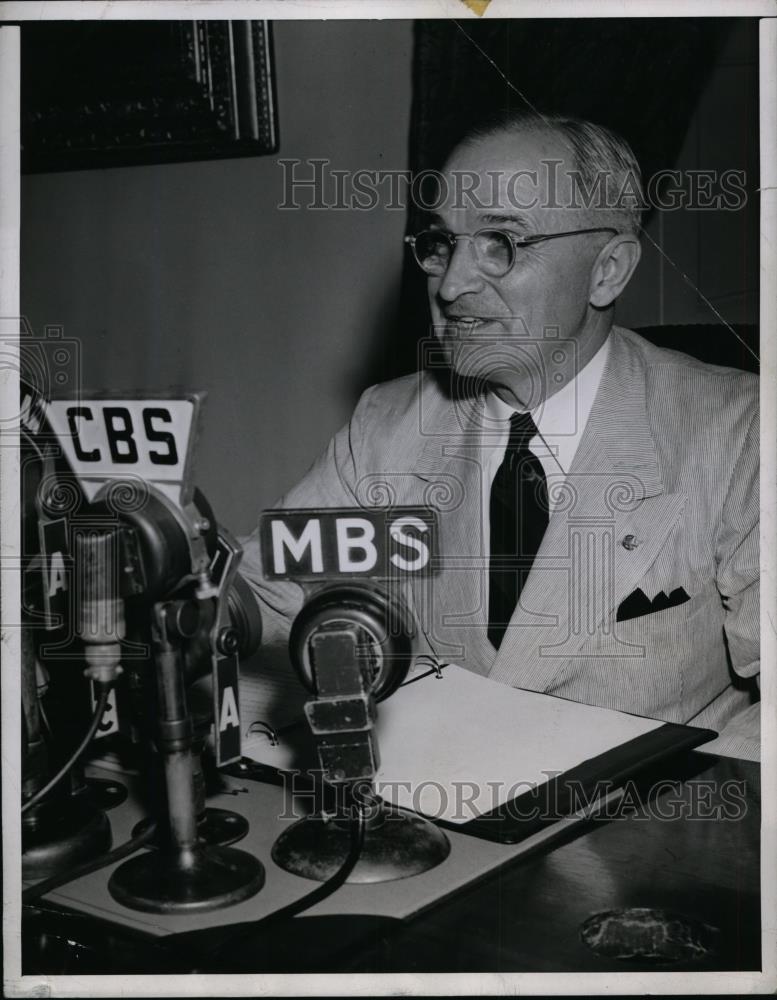 1945 Press Photo Pres.Harry S. Truman in a radio address from the White House - Historic Images