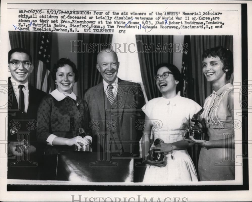 1959 Press Photo Pres. Eisenhower with Six Winner of the AMVETS Scholarship - Historic Images