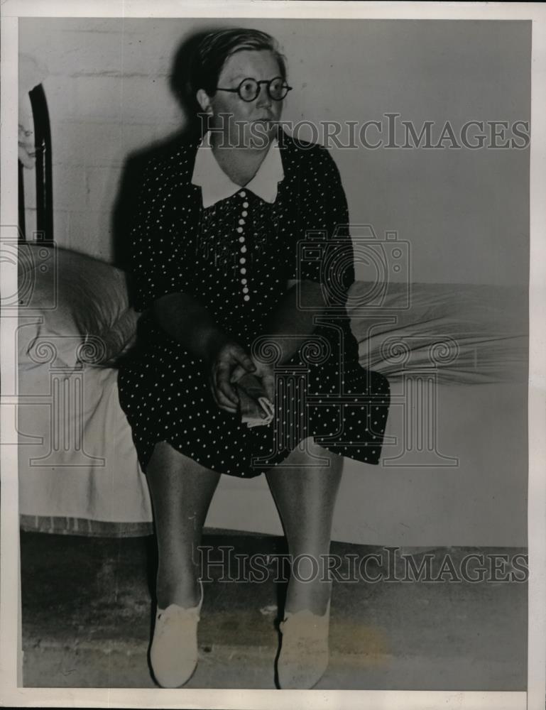 1938 Press Photo Mrs.Mona Spears arrested in fatal shooting of her husband - Historic Images