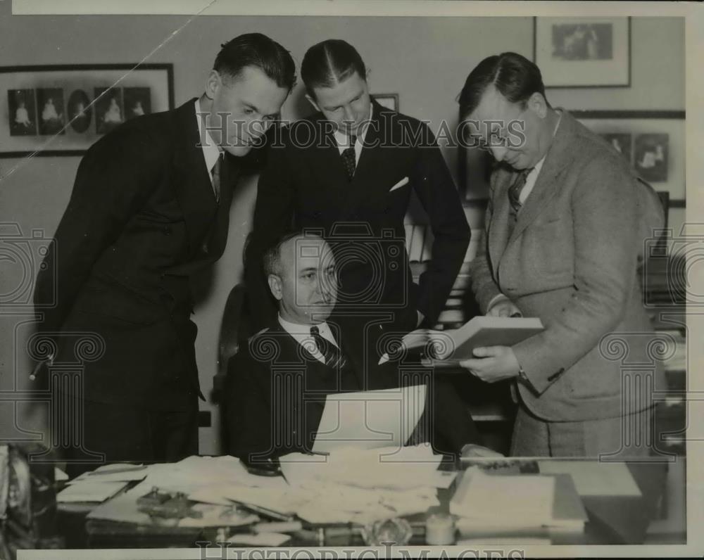 1934 Press Photo The Prosecution And The Chamber During A Chamber Conference - Historic Images