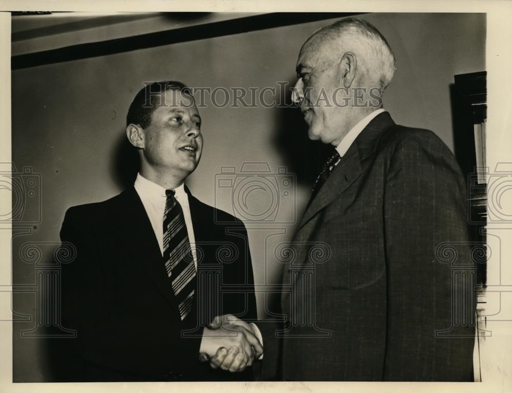 1941 Press Photo Ganson Purcell congratulate Rocert Healy as SEC Commissioner - Historic Images