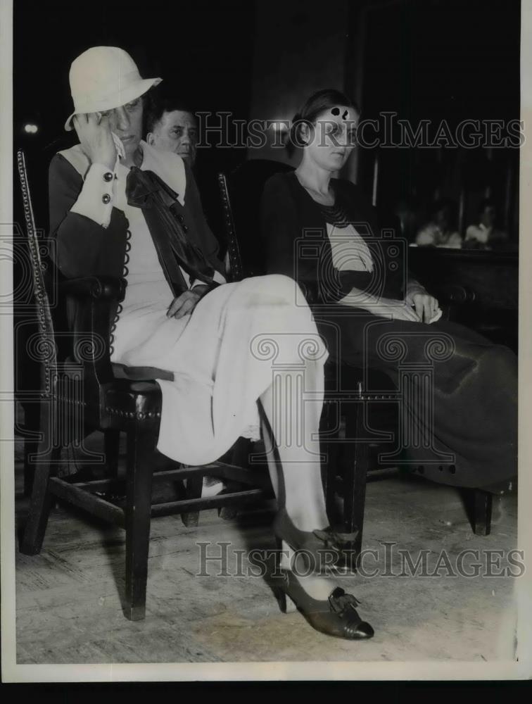 1935 Press Photo Mrs.Blache Dunkel and Evelyn Smith on trial for Torso Murder - Historic Images