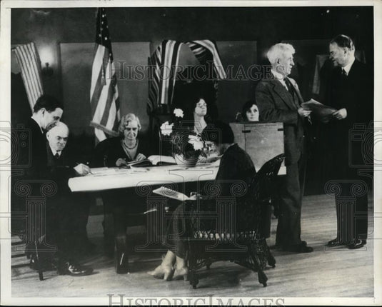1932 Press Photo President Herbert Hoover Hand Over His Ballot - nee93977 - Historic Images