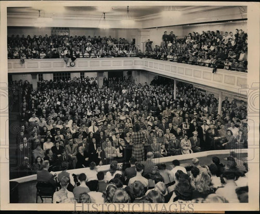 1950 Press Photo Crowd In The Pierce Memorial Chapel At Theaton College - Historic Images