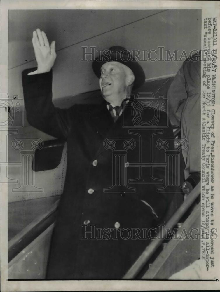 1957 Press Photo Pres.Eisenhower for a flight to Paris to attend meeting - Historic Images