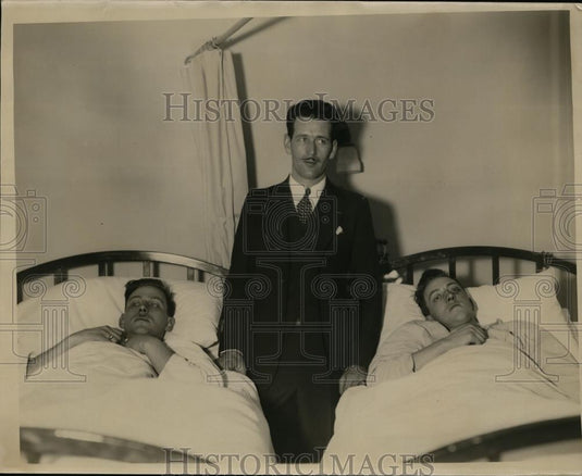 1935 Press Photo Brown Dryer visits brothers Ernest & Dale in hospital - Historic Images