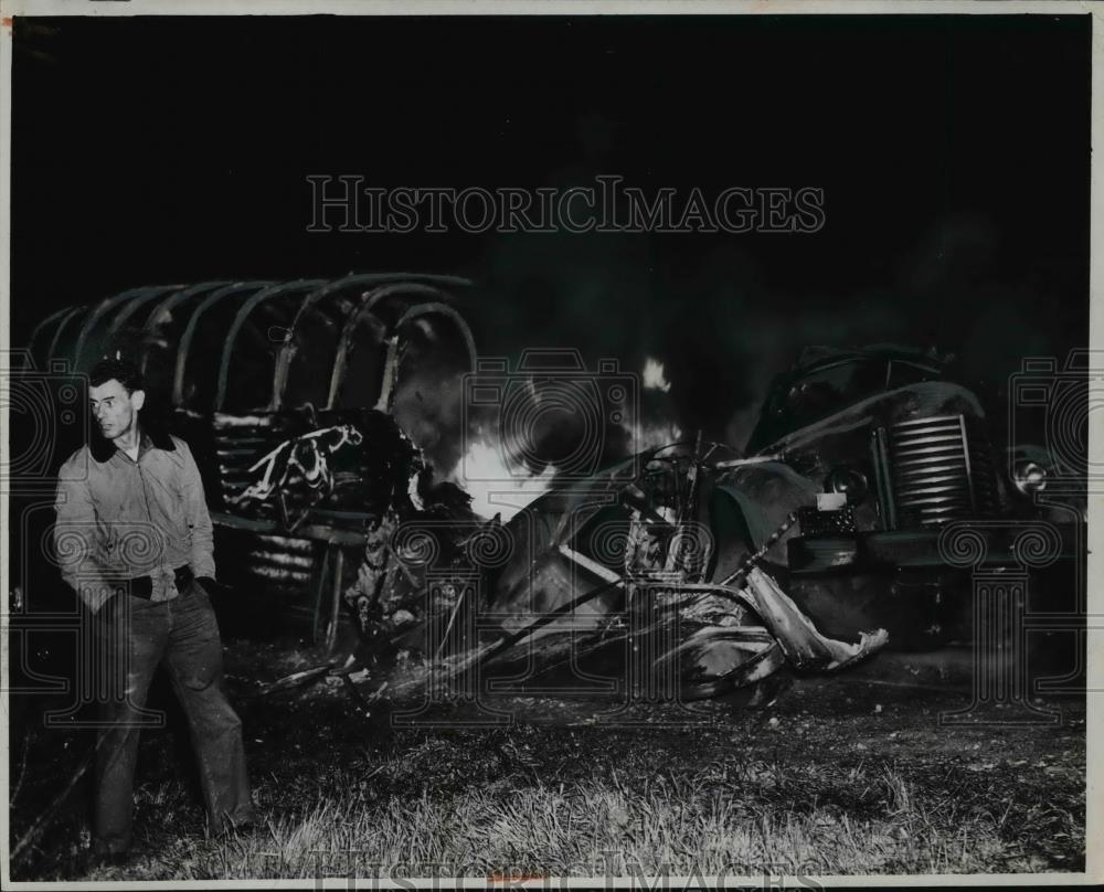 1951 Press Photo Cleveland to Cincinnati Greyhound bus Collided with Trator - Historic Images