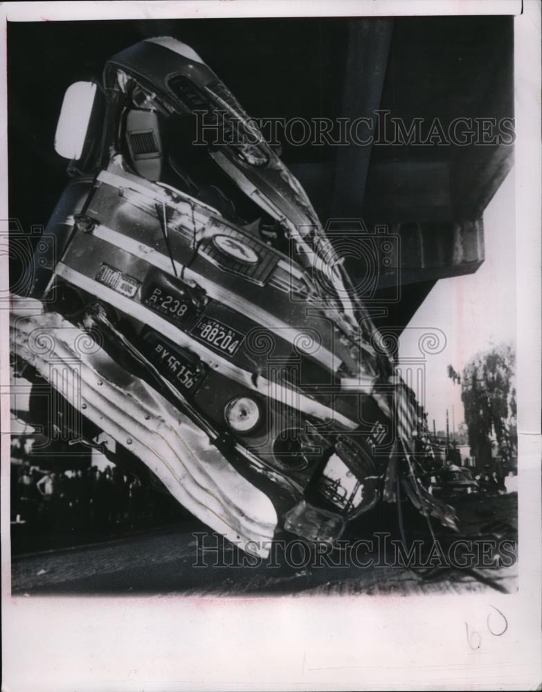 1951 Press Photo Crushed remains of Greyhound bus after it plunged over ramp - Historic Images