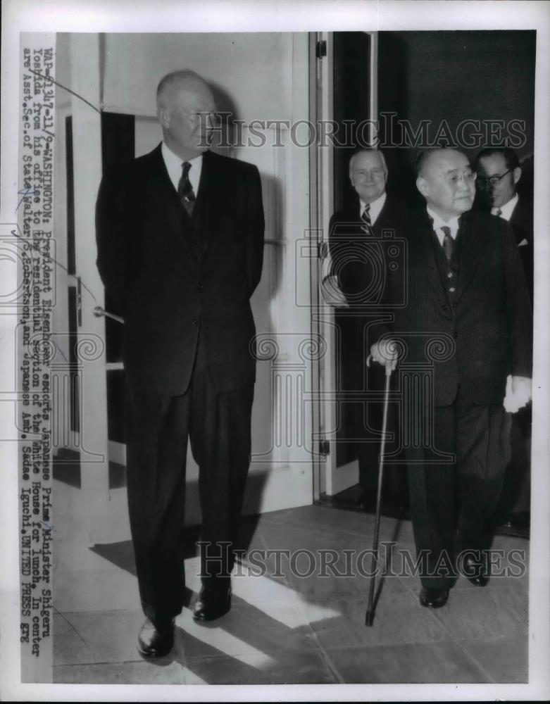 1954 Press Photo Pres.Eisenhower escorts Japanese Prime Minister Shigeru Yoshida - Historic Images