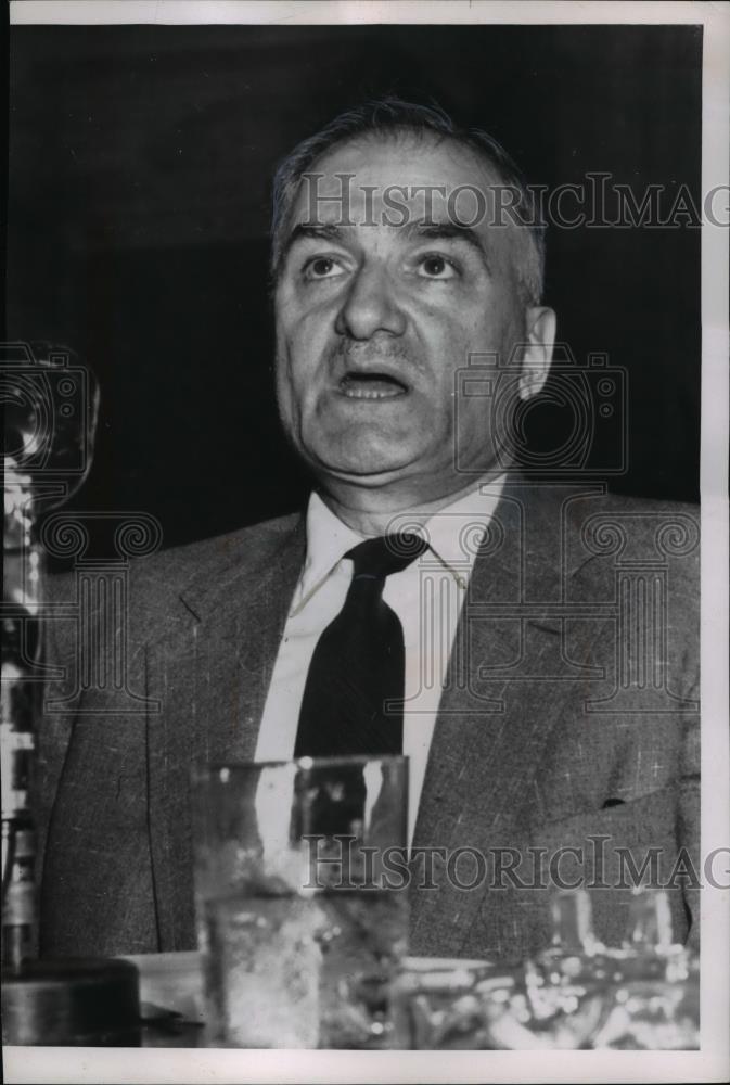 1955 Press Photo Leon M.Levy,garment maker of N.Y stand at Senate Investigating - Historic Images