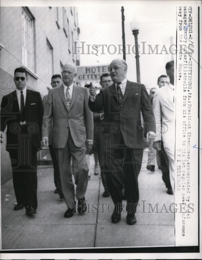 1959 Press Photo President Eisenhower with Hotel Manager Henry Bonarf - Historic Images