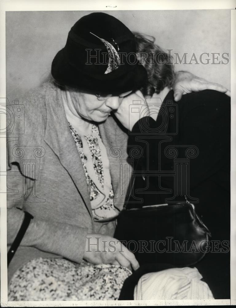 1935 Press Photo Mrs.Kathleen William mother of found with fractured skull - Historic Images