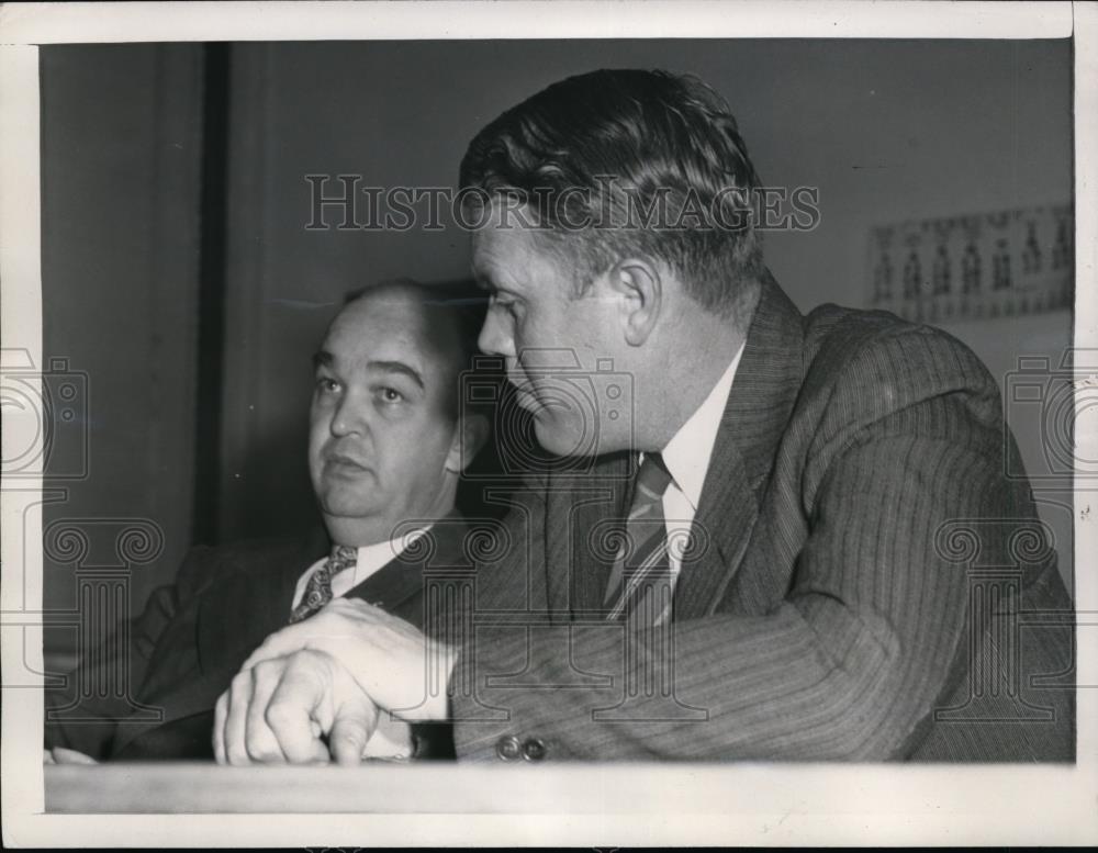 1946 Press Photo Attorney A Stewart Maddox with client Dr James Lane Kendall - Historic Images