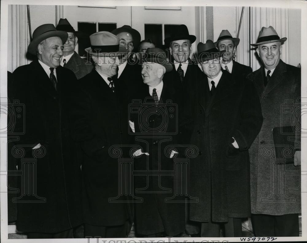 1941 Press Photo President Roosevelt signs Lend-Lease bill - nee94449 - Historic Images