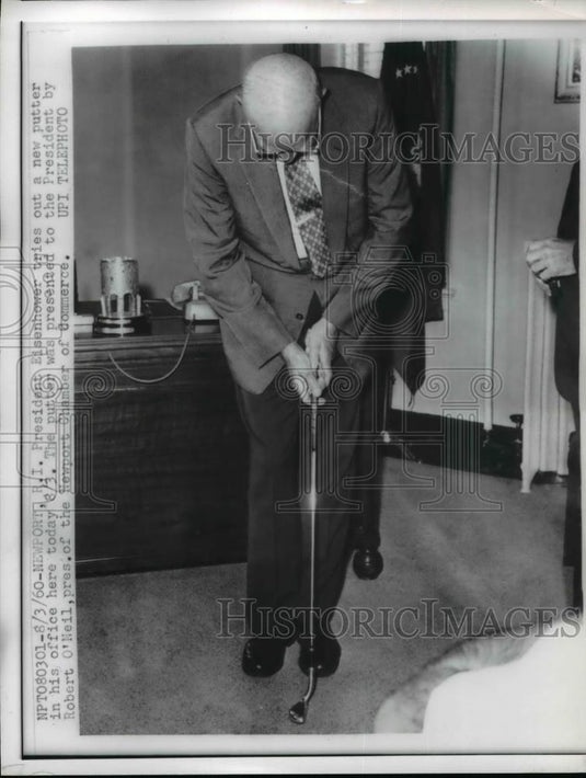 1960 Press Photo Pres.Eisenhower tried out a new putter in his office - Historic Images