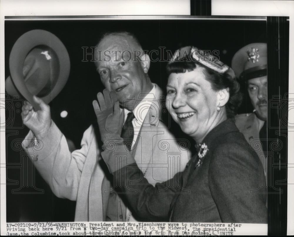 1956 Press Photo President Dwight D. Eisenhower & First Lady Arriving in D.C. - Historic Images