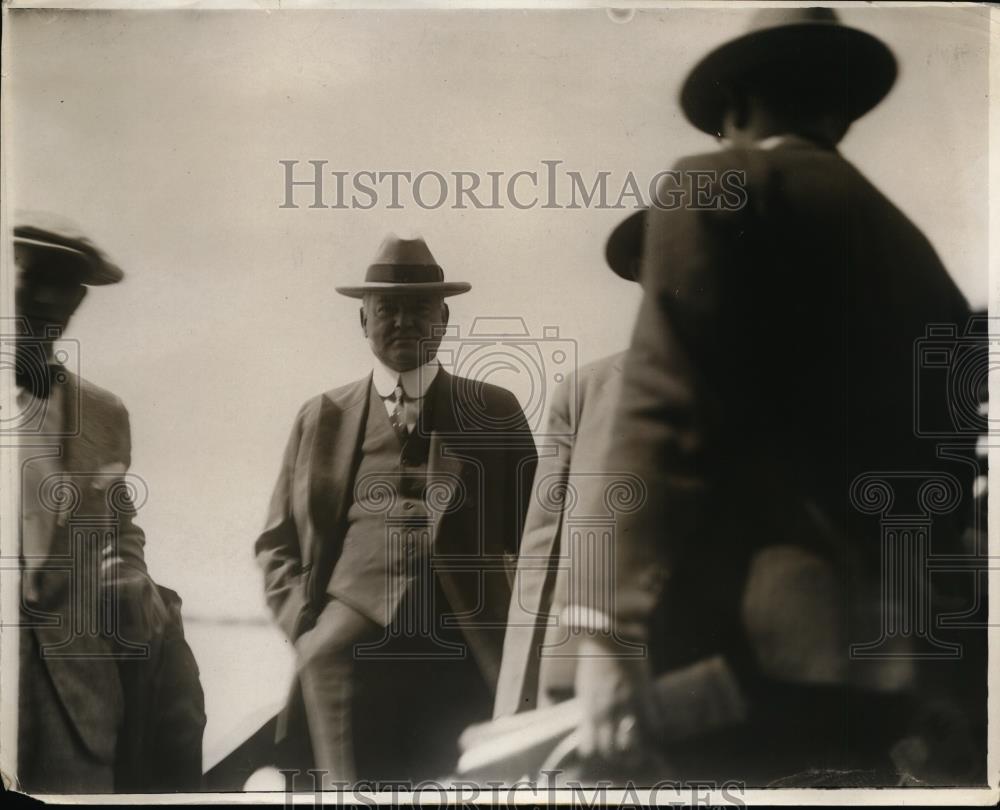 1927 Press Photo Herbert Hoover aboard relief boat - nee94089 - Historic Images