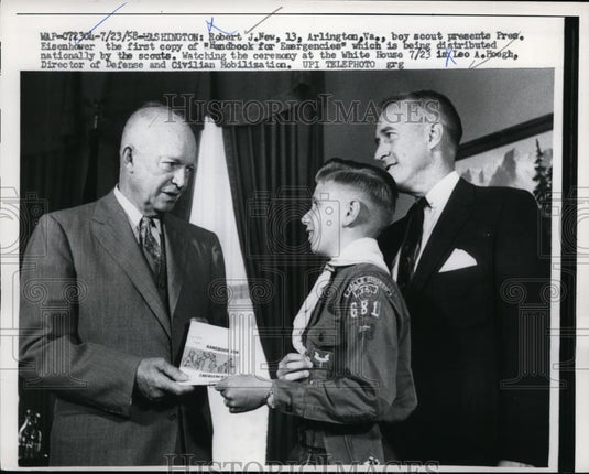 1958 Press Photo Boy Scout Robert J. New Meets President Dwight D. Eisenhower - Historic Images