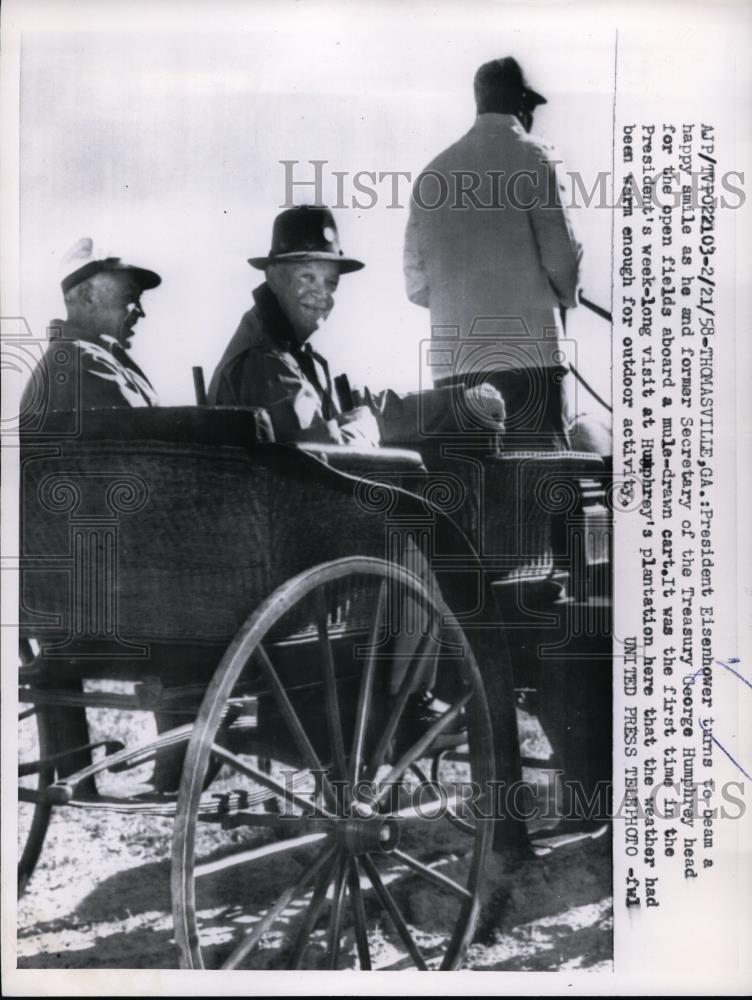 1958 Press Photo Dwight Eisenhower Rides Mule-Drawn Cart in Georgia Plantation - Historic Images