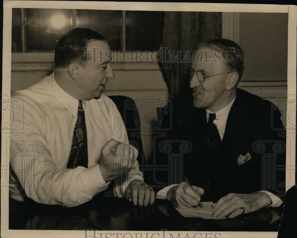 1938 Press Photo Arthur G. McKeever of Truckmen Bureau and Hugh E.Sheidan - Historic Images