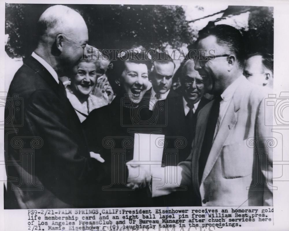 1954 Press Photo Dwight Eisenhower Receives Life Membership from William Best - Historic Images