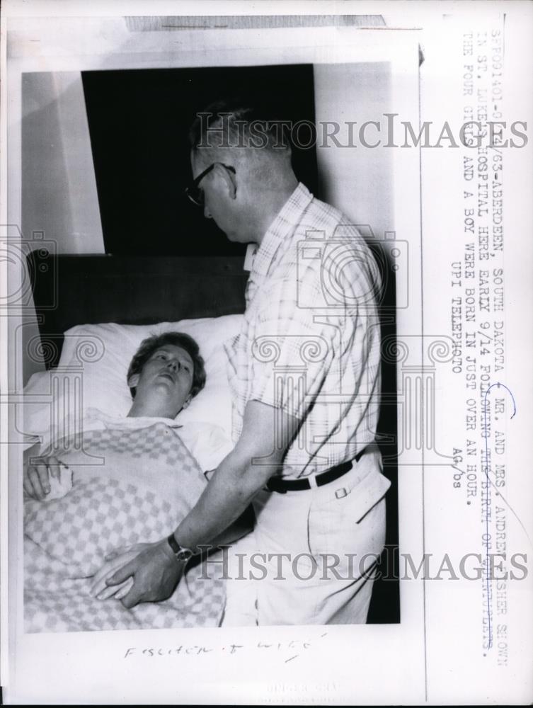 1963 Press Photo Mrs. Andrew Fisher gave birth to Four girls and a boy - Historic Images