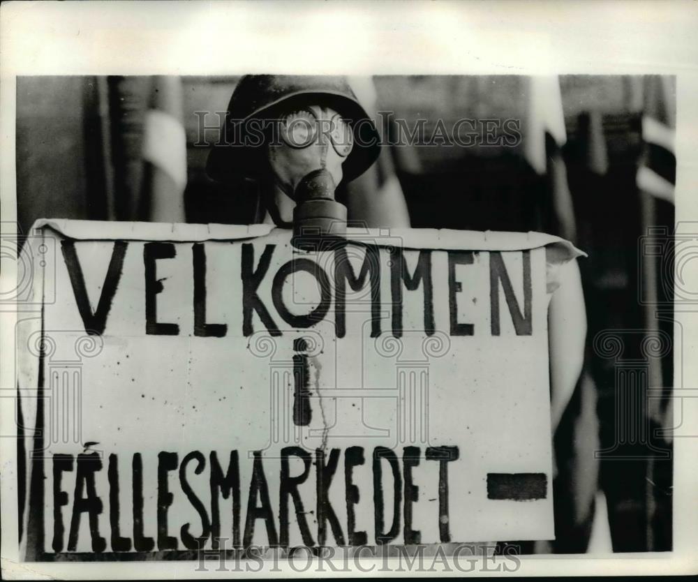 1972 Press Photo Copenhagen Demonstrator Against Denmark Entering Common Market - Historic Images