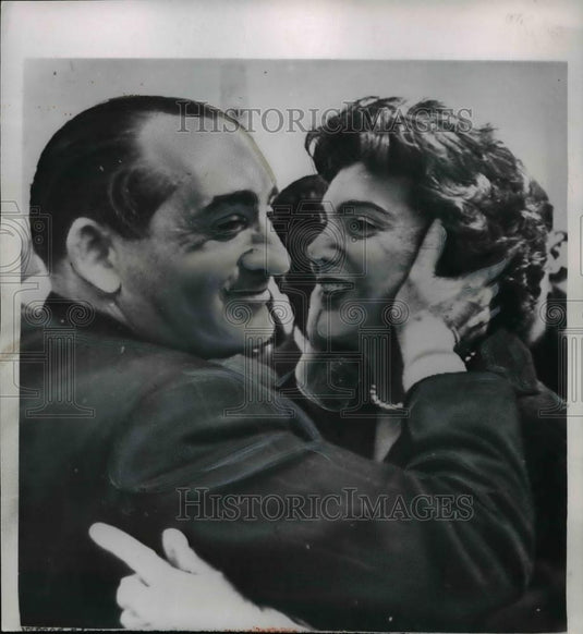 1954 Press Photo French Prime Minister Pierre Mendes-France & Wife Lilly Embrace - Historic Images