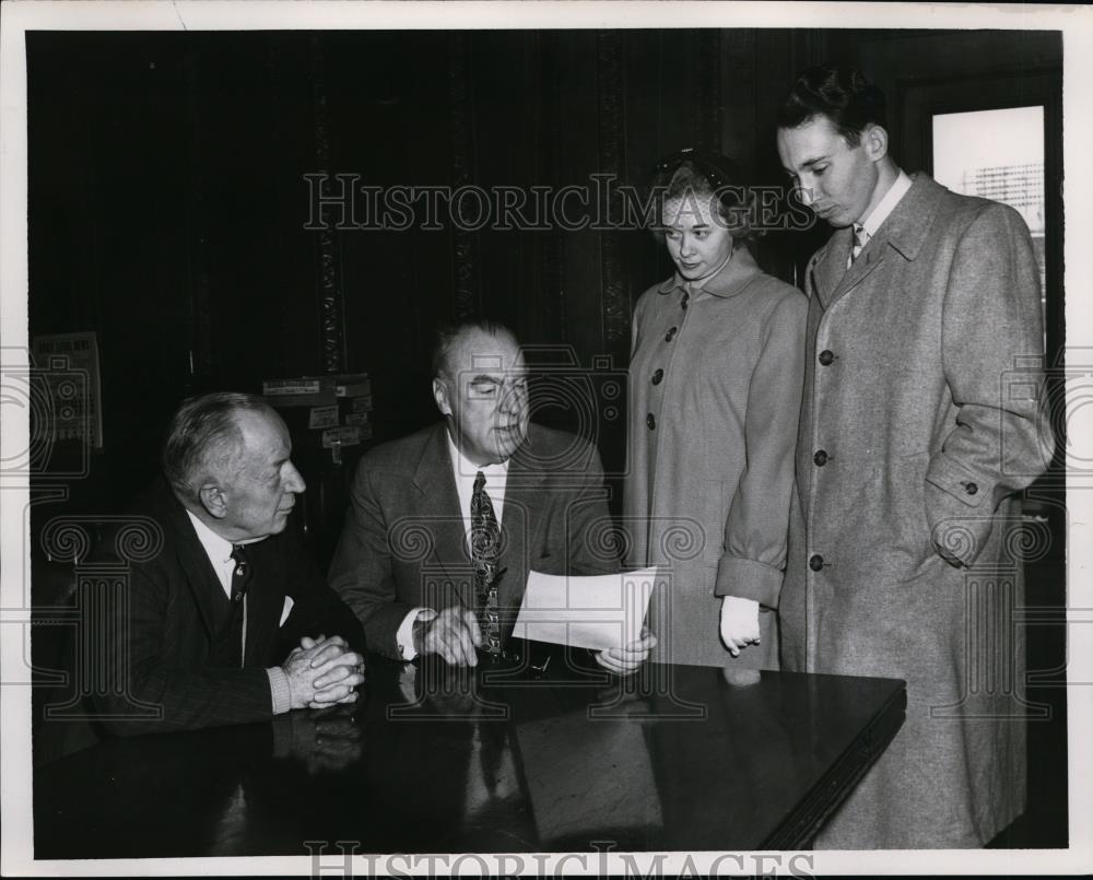 1955 Press Photo Judges Walter T. Kinder, Frank J. Merrick, Cecil Smith &amp; Wife - Historic Images