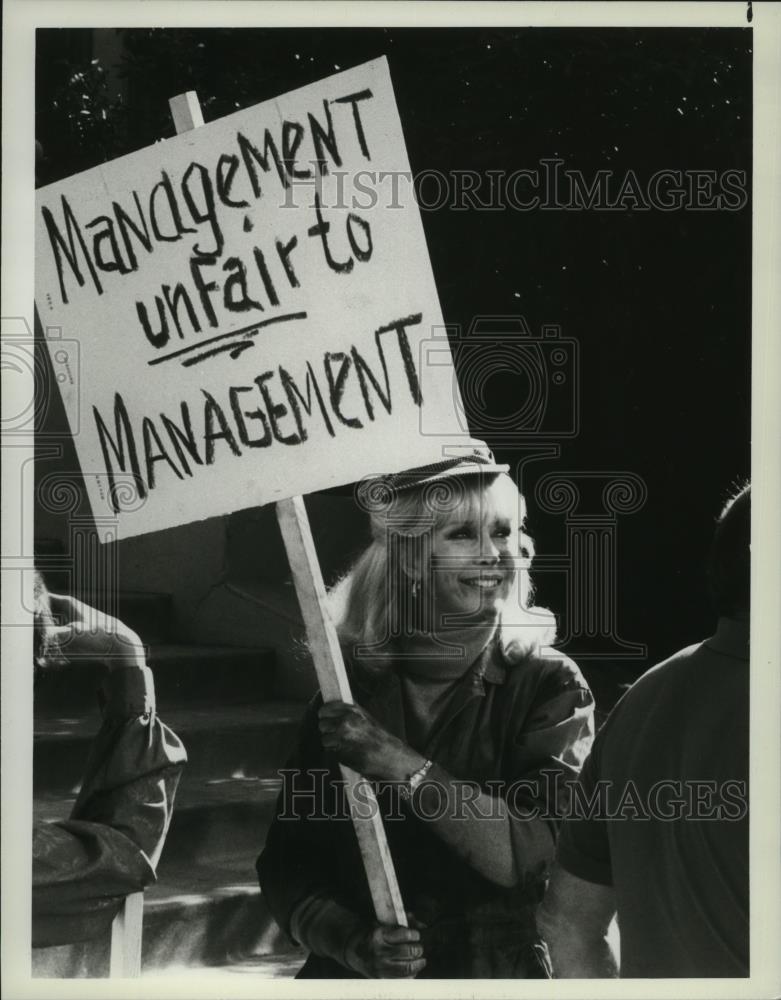 1982 Press Photo Barbara Eden as Stella Rae on TV series Harper Valley - Historic Images