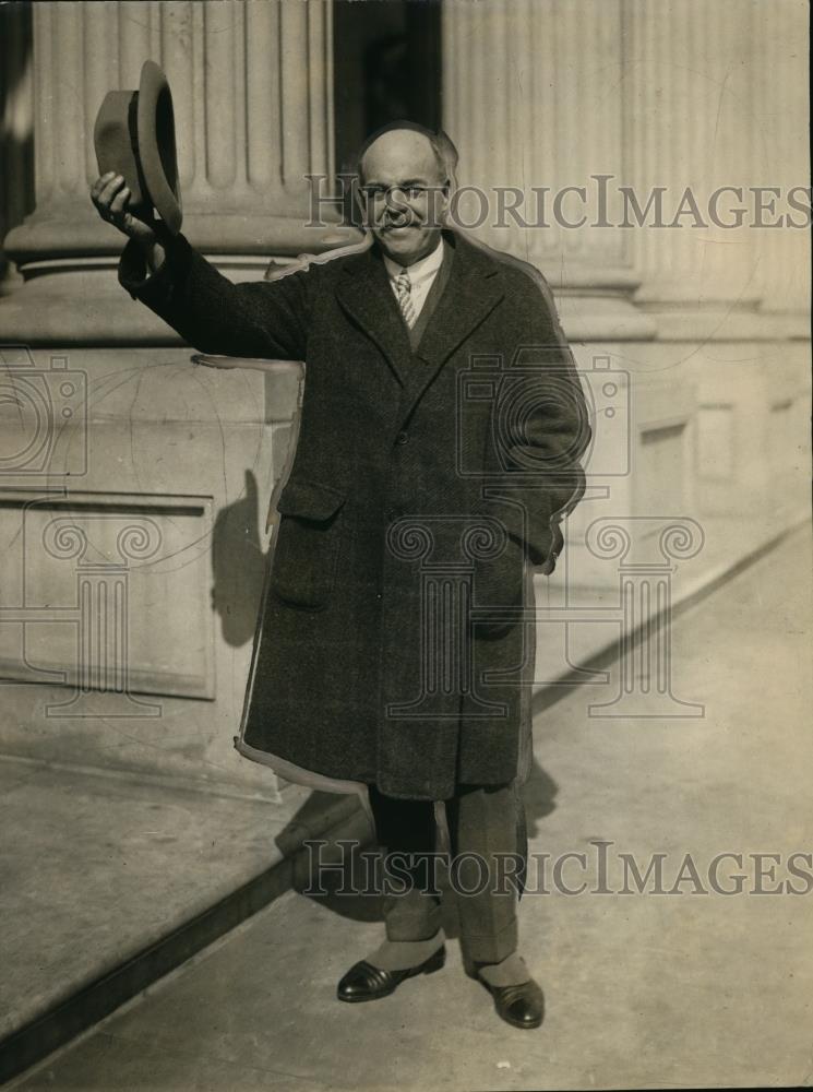 1925 Press Photo Nicholas Longworth Speaker of the House Poses at the Capitol - Historic Images