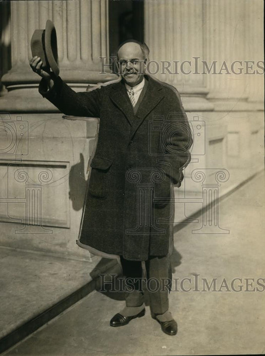 1925 Press Photo Nicholas Longworth Speaker of the House Poses at the Capitol - Historic Images