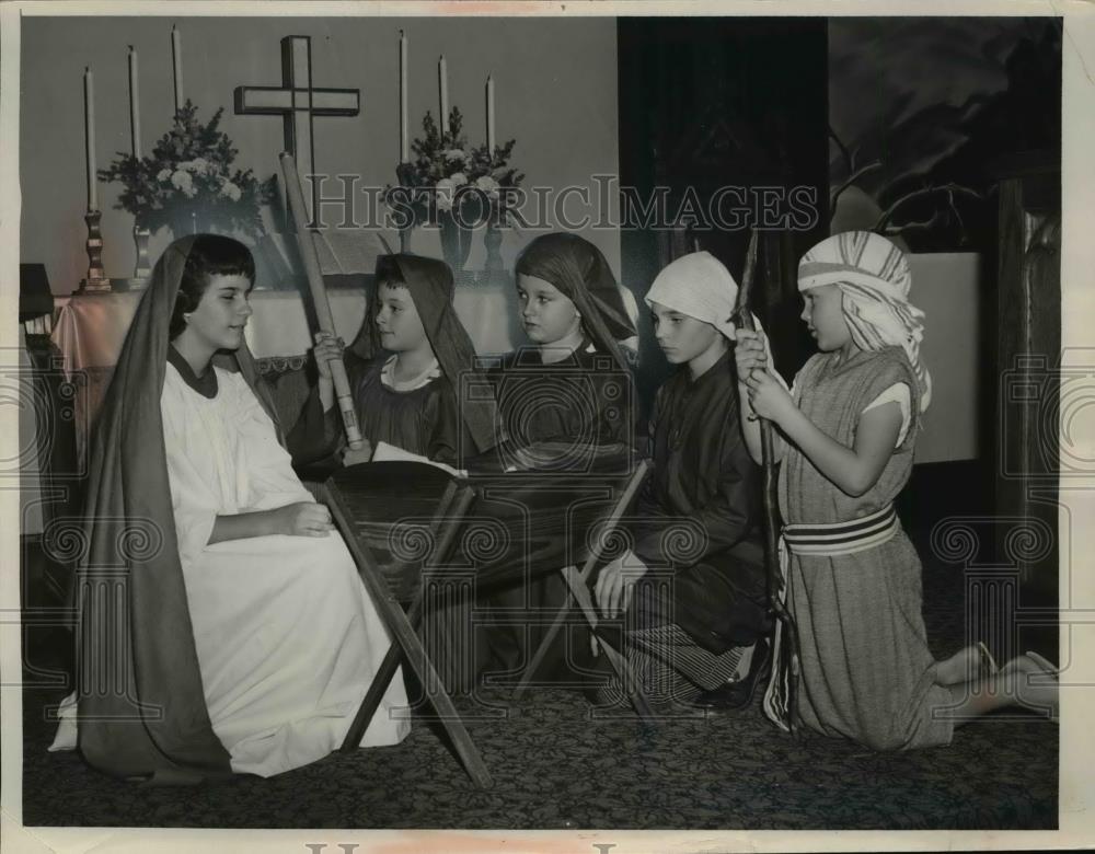 1959 Press Photo Nativity Play Scene, with Mary Lou Marginian, Leslie Fox - Historic Images