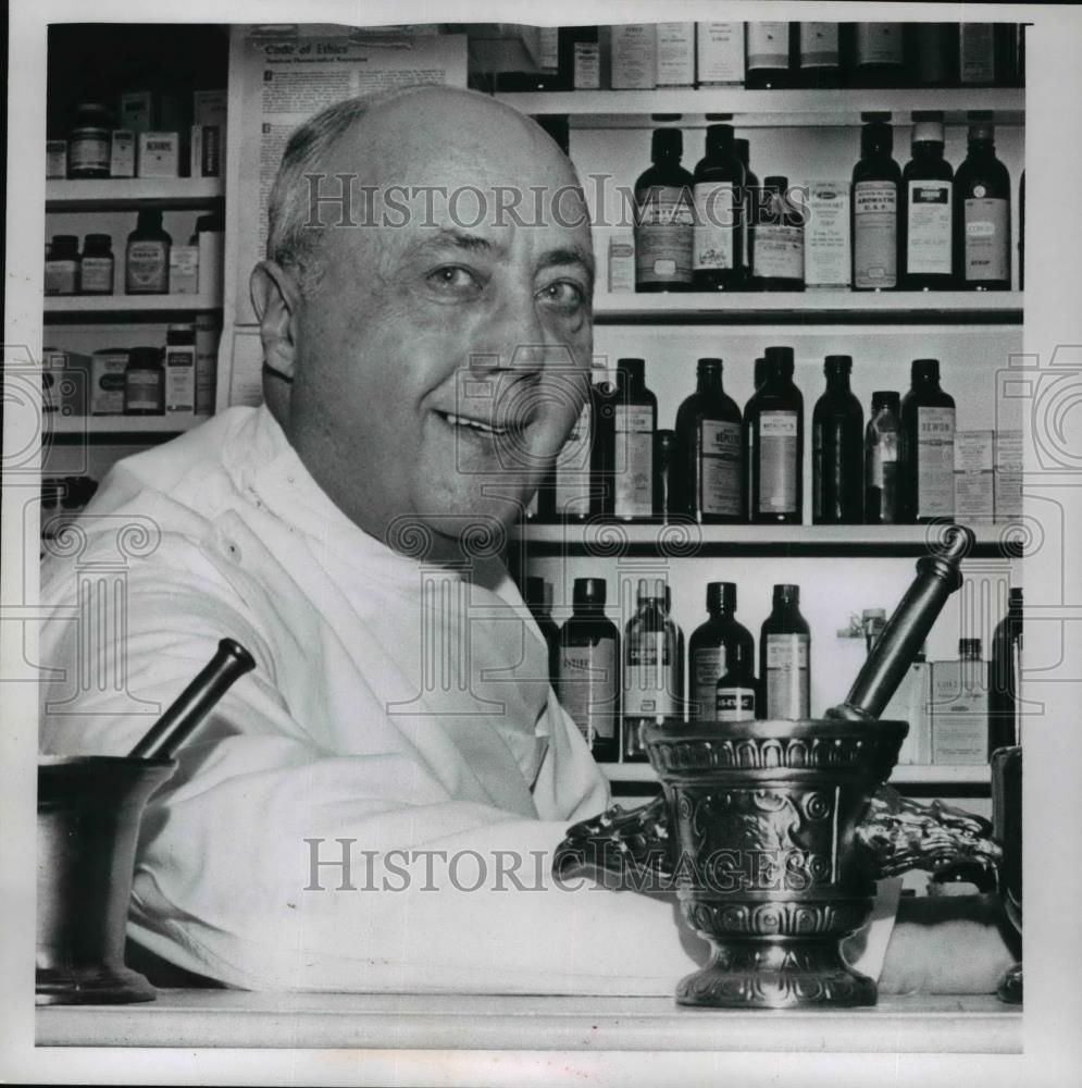 1967 Press Photo Ohio Pharmacist William F. Reeb - nee99129 - Historic Images