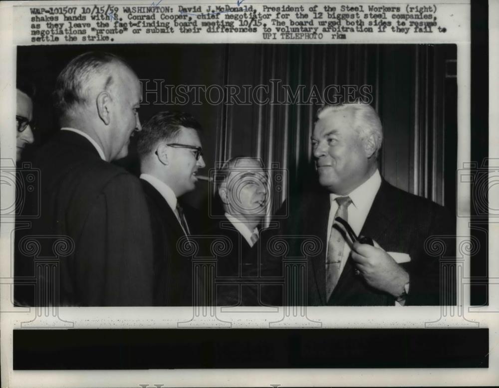 1959 Press Photo USW President David McDonald shakes hands with R Conrad Cooper - Historic Images