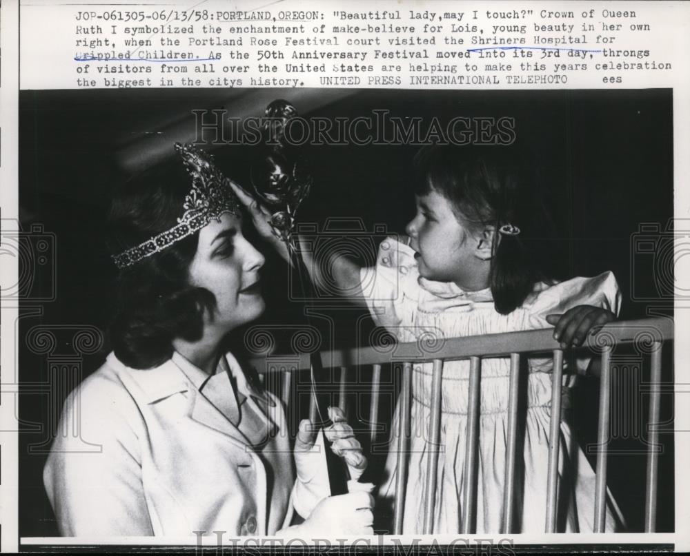 1958 Press Photo Beauty Queen visits the Shriners Hospital for Crippled Children - Historic Images