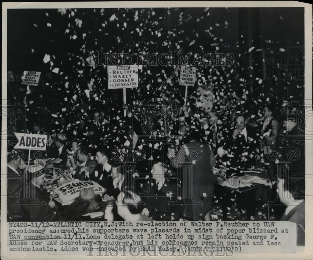 1947 Press Photo Supporters celebrate reelection of UAW President Reuther - Historic Images