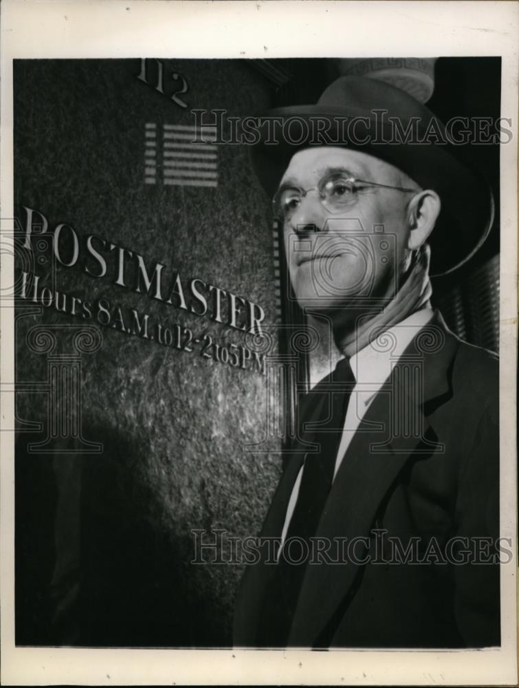 1945 Press Photo Postmaster Edgar G.Hinde buddy of Harry Truman during WWI - Historic Images