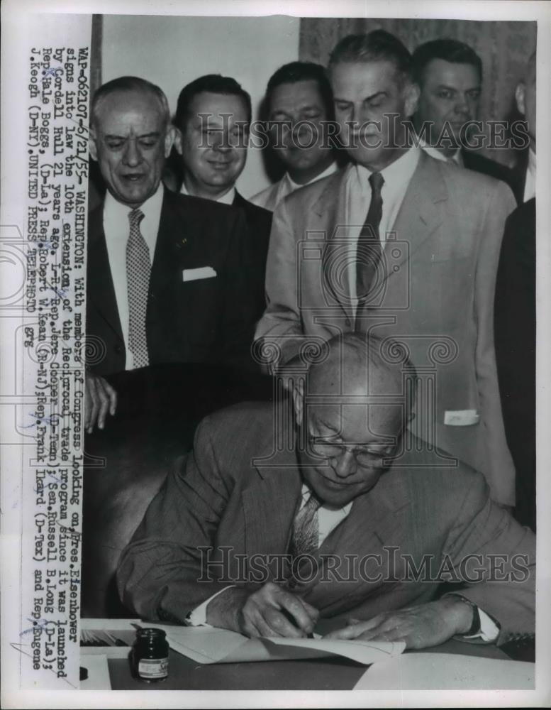 1955 Press Photo Pres.Dwight Eisenhower with members of Congress - nee98515 - Historic Images