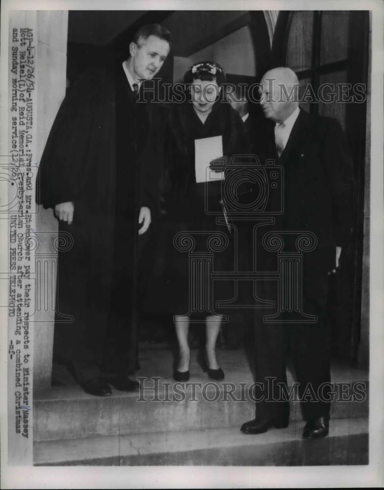 1954 Press Photo Pres.and Mrs. Eisenhower leaves Reid Memorial Presbyterian - Historic Images