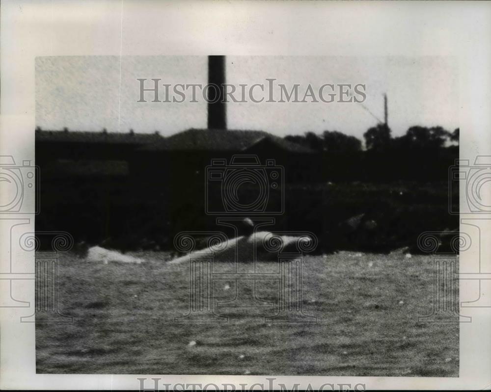 1968 Press Photo Crew escaped injury from passenger plane crash in Cleveland OH - Historic Images