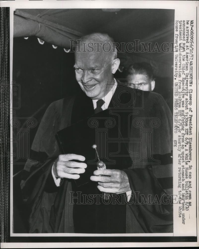 1957 Press Photo Pres. Eisenhower arrived at American Univ. in cap and gown - Historic Images