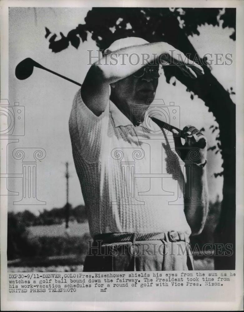 1953 Press Photo Pres.Dwight Eisenhower watched a gold ball bound down - Historic Images