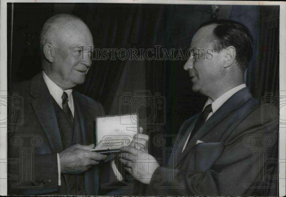 1954 Press Photo President Eisenhower receives lifetime membership - nef03862 - Historic Images