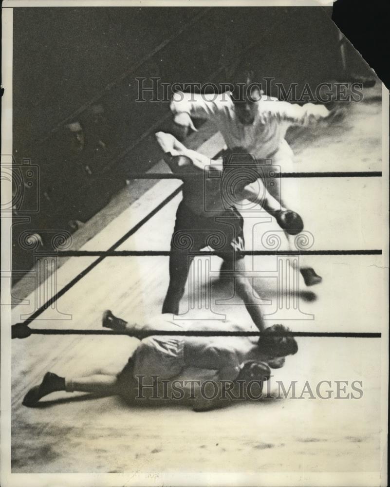 1931 Press Photo Boxer Joe Ferrante knocked down by Frank Fuller, National AAU - Historic Images
